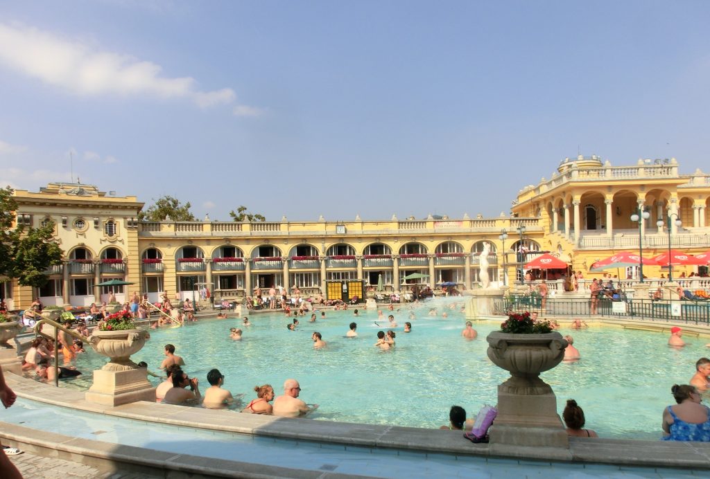 ブダペスト「セーチェーニ温泉」所要時間５時間で大満喫