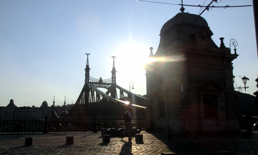 ブダペスト中央市場に行く手前にある自由橋