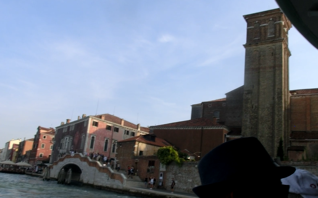 ブラーノ島行きのヴァポレットから見るヴェネツィア本島