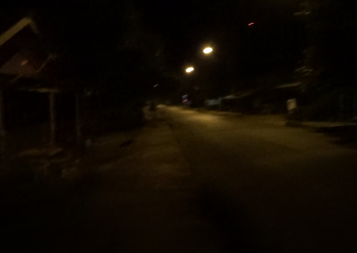 バンビエンの通りは夜は真っ暗