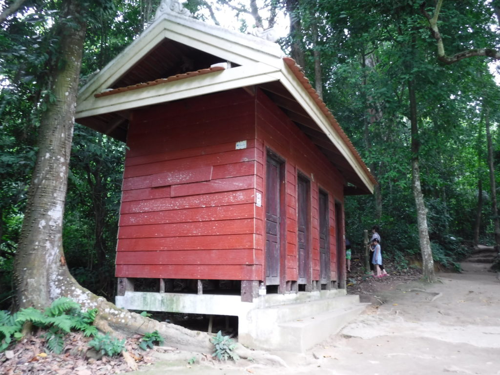 ラオス・ルアンパバーン「クアンシーの滝」の着替えが出来る小屋