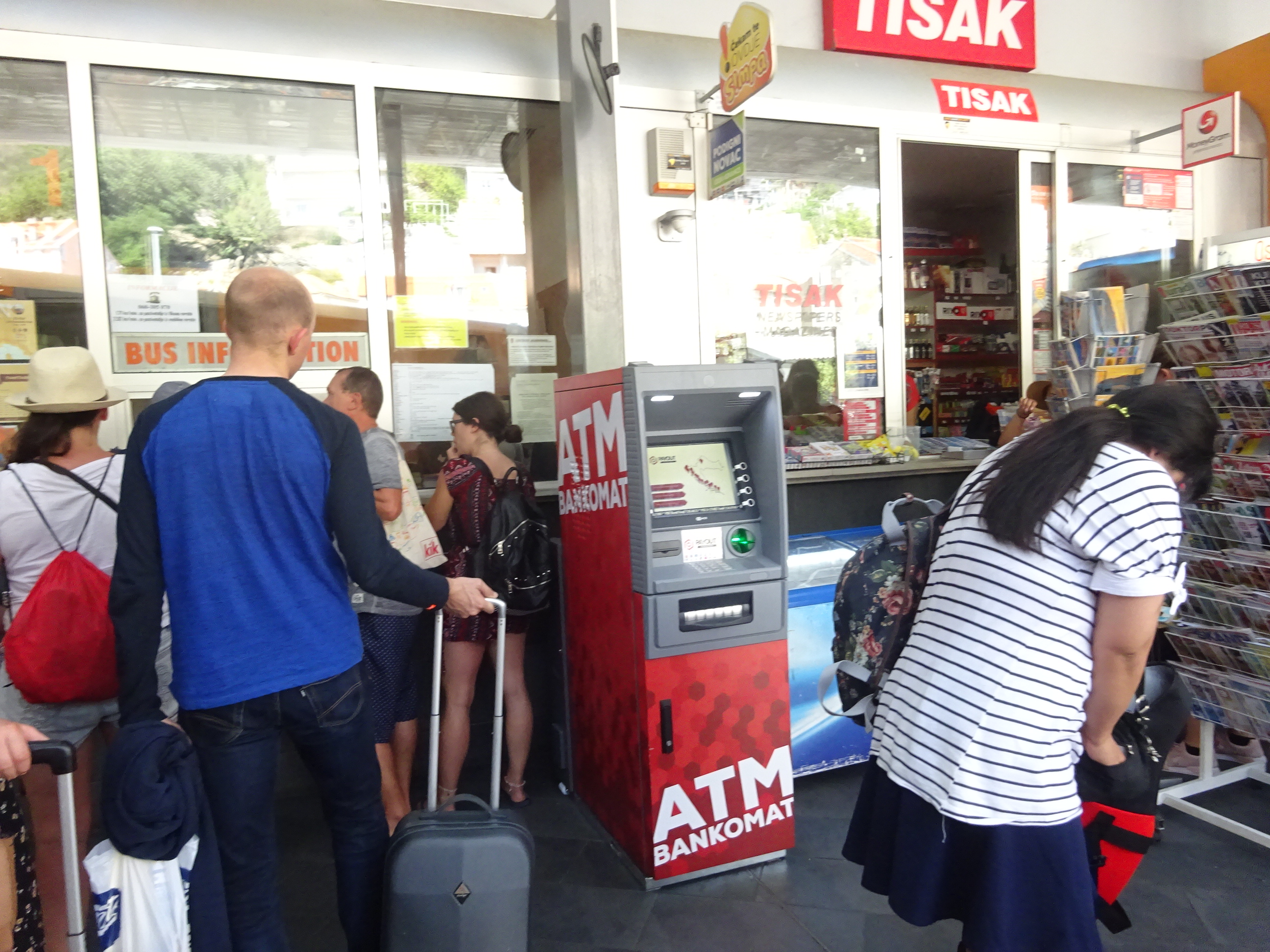 ドブロブニク「メインバスステーション」の海外ATMでクーナゲット！