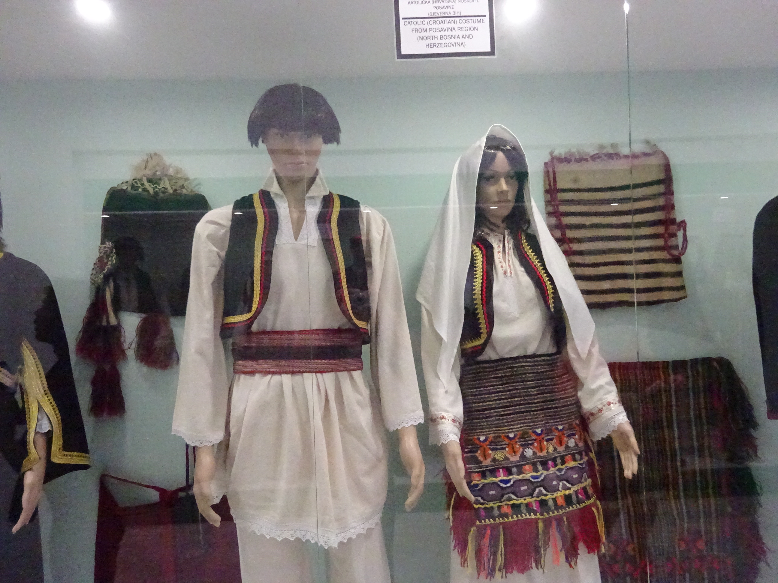 モスタルの博物館「BosnaSeum」民族衣装の展示品