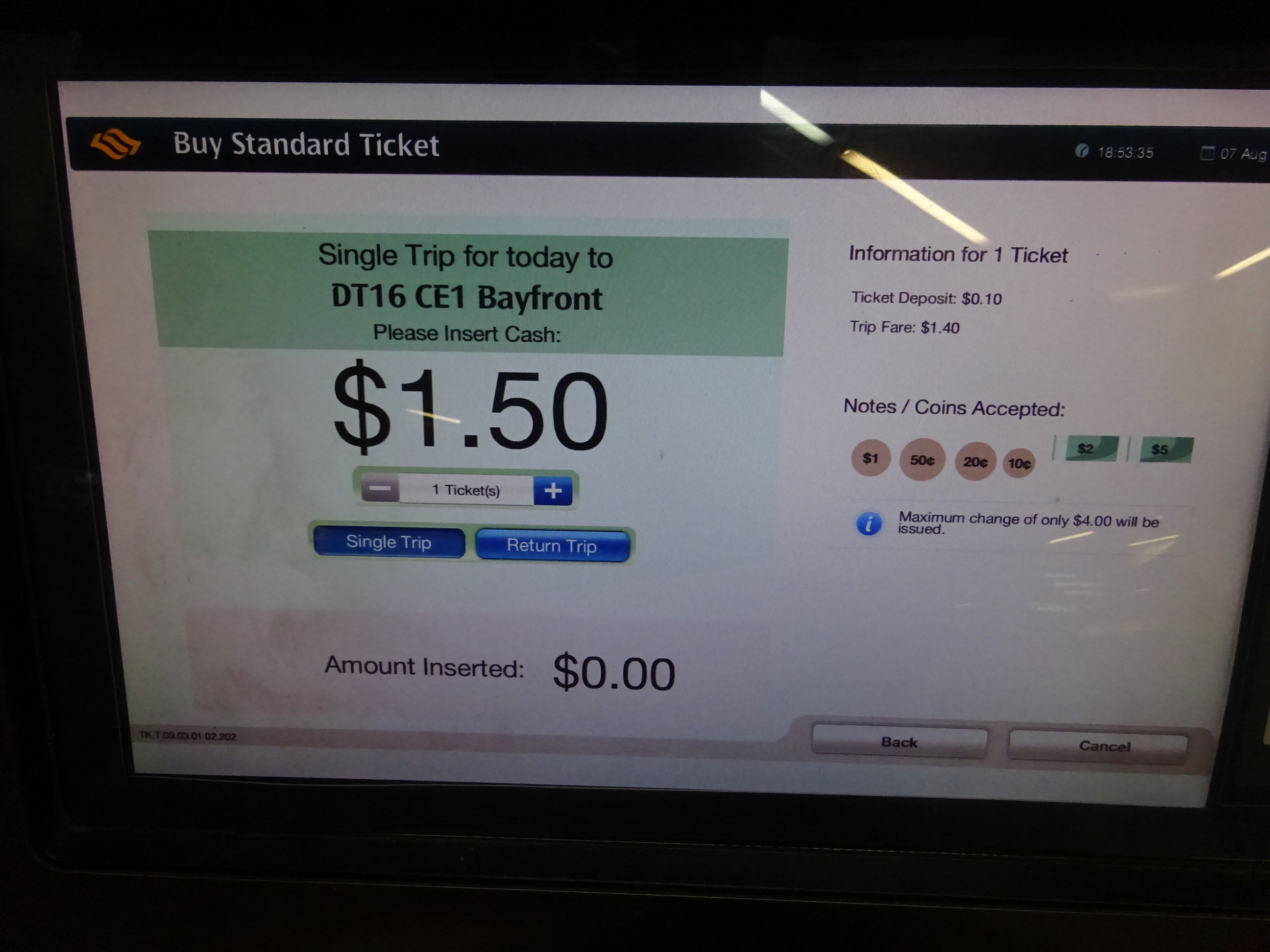 シンガポールの地下鉄の券売機の画面