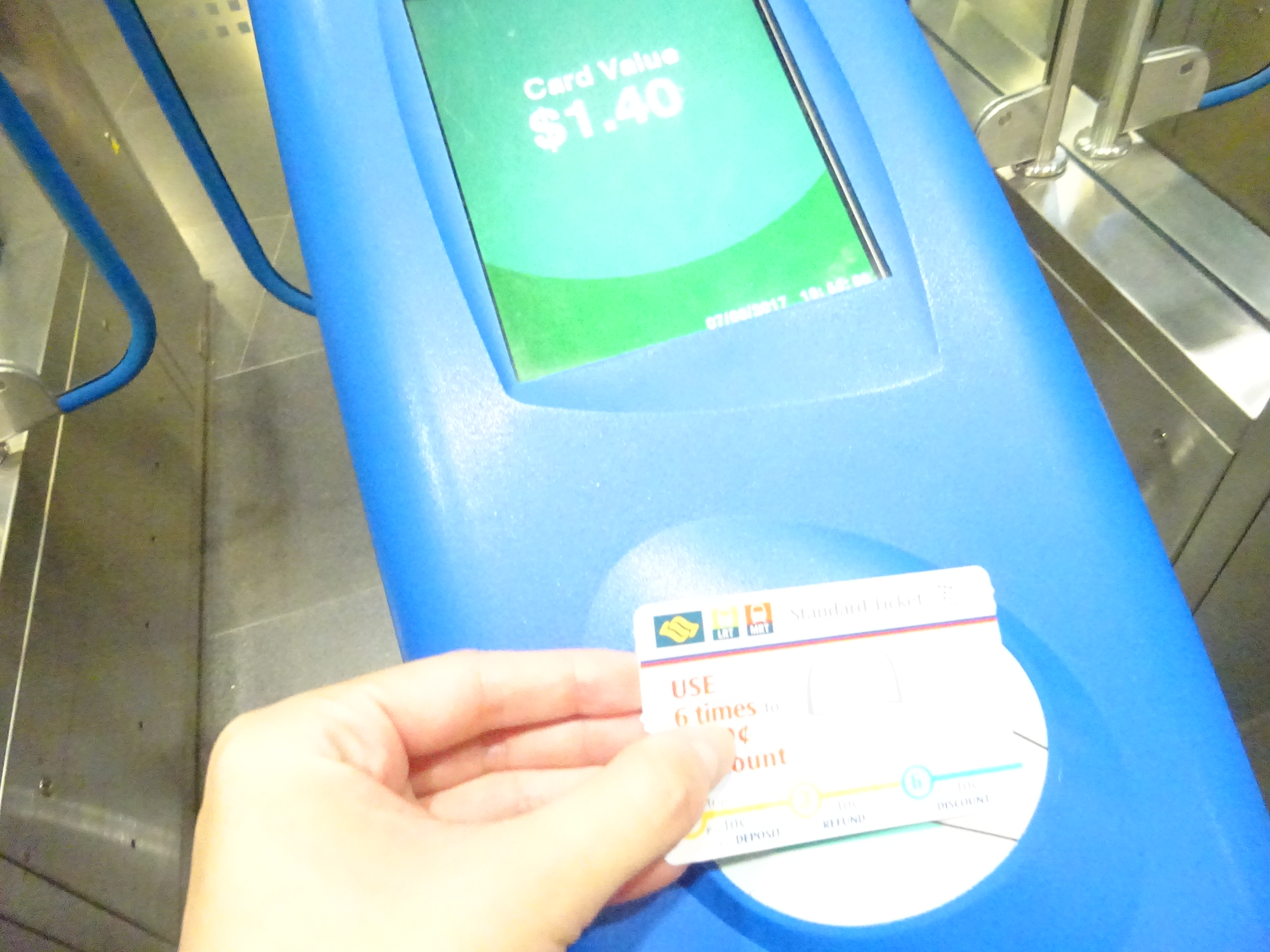 シンガポールの地下鉄の「スタンダードチケット」でタッチアンドゴー