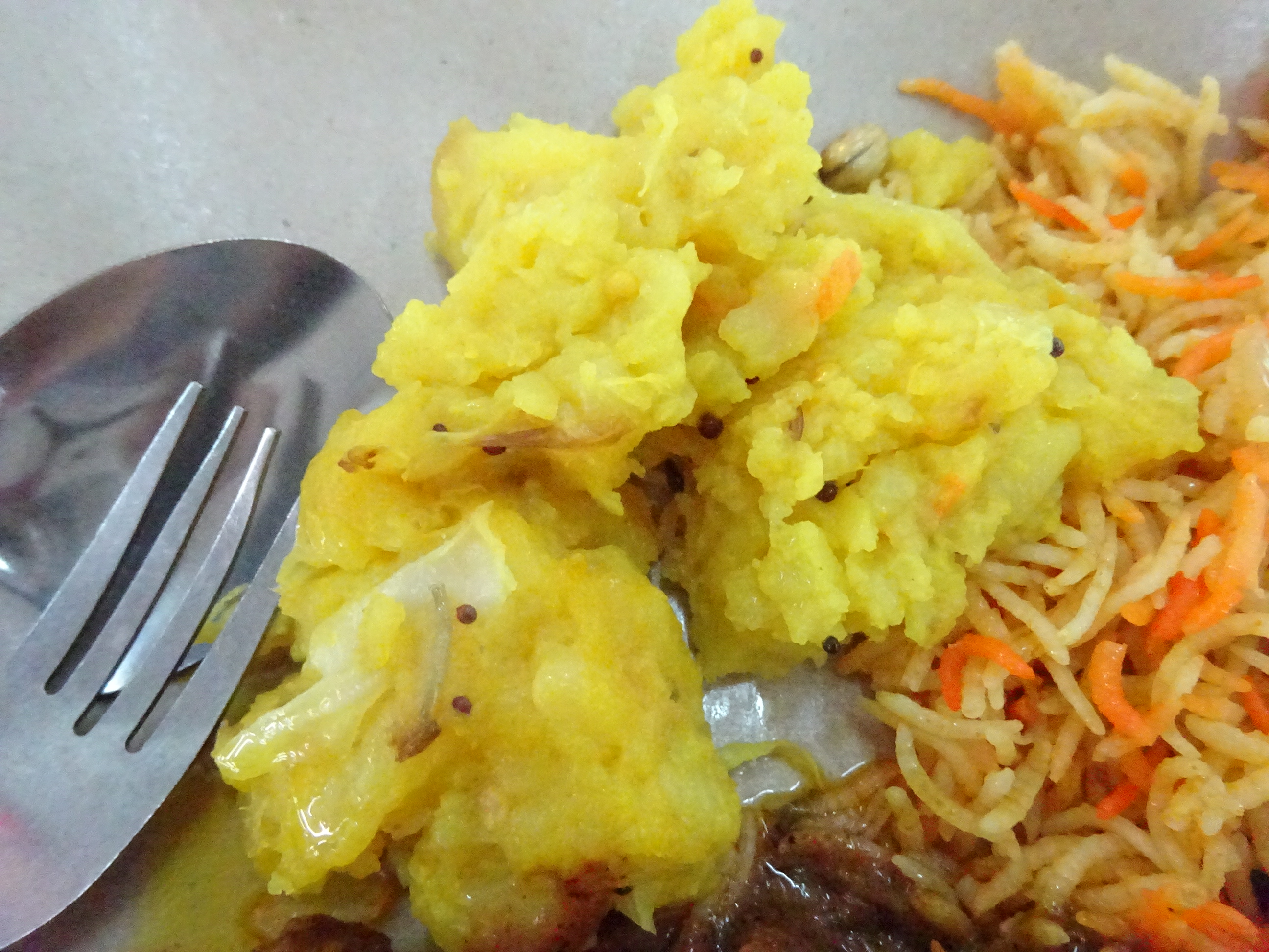 シンガポールで食べたインド料理屋のジャガイモのおかず